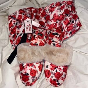 Victoria’s Secret Signature satin slippers size 9 NWT